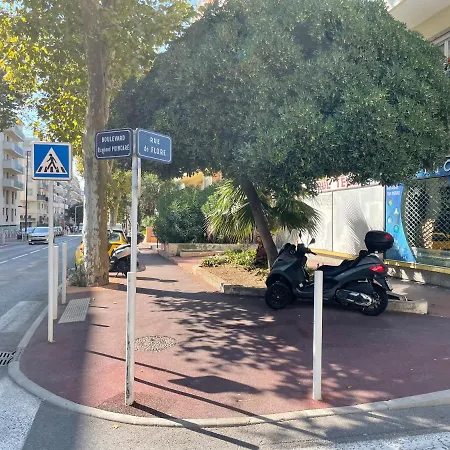 Lägenhet Spacieux F2 Climatise Proche De La Antibes